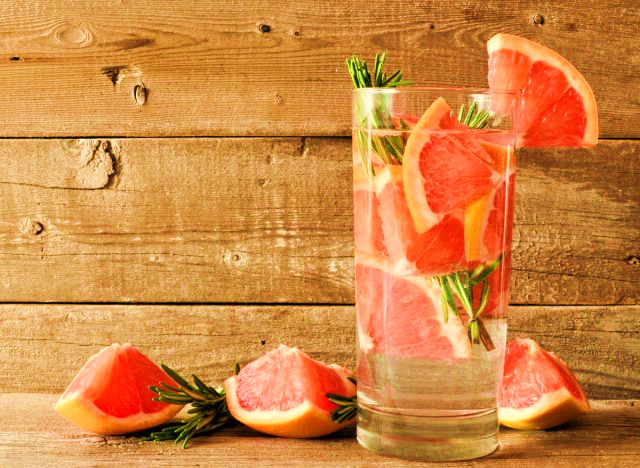 Rosemary/Grapefruit detox water